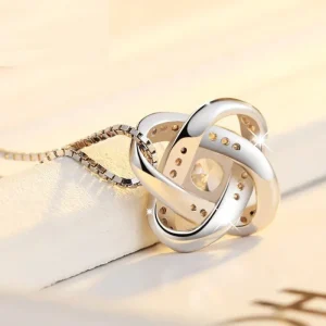 Eternal Heart Twist i 925 silver & Cubic zirconia<VSmycken Sale