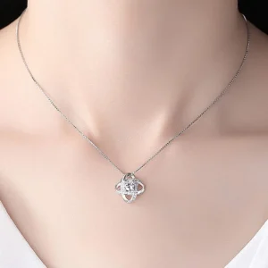 Eternal Heart Twist i 925 silver & Cubic zirconia<VSmycken Sale