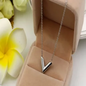 Style Silver Necklace V - Silver<VSmycken Fashion
